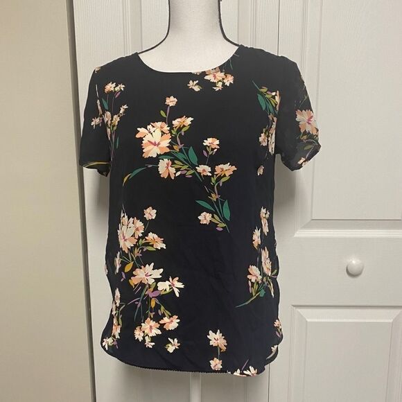 Forever 21 black floral short sleeved blouse small - Picture 1 of 9